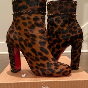 Christian Louboutin Cadra Booty in Brown leopard print